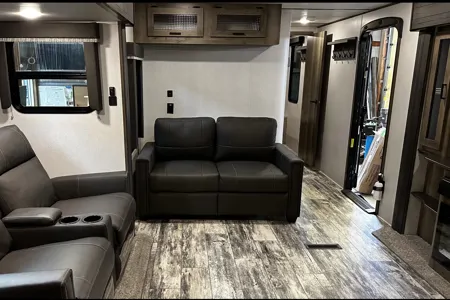 Christen's Keystone 320MLS Travel Trailer