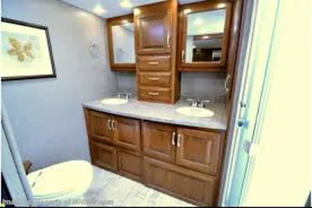 Vivian (Forest River Legacy 39')