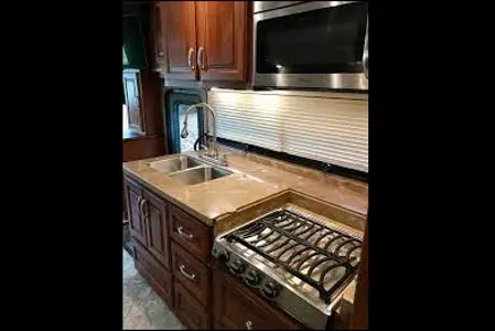 Vivian (Forest River Legacy 39')