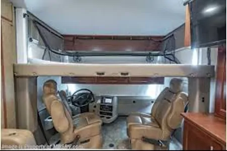 Vivian (Forest River Legacy 39')
