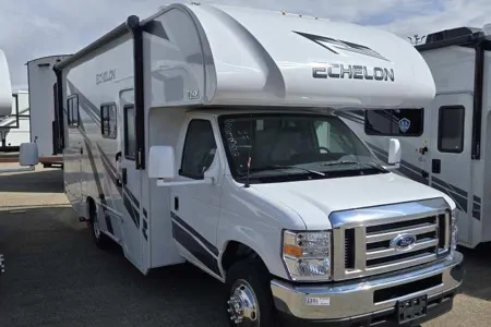 Monique Thor Motor Coach Échelon LC 21 Classe C