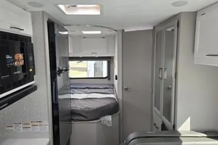 Monique Thor Motor Coach Échelon LC 21 Classe C