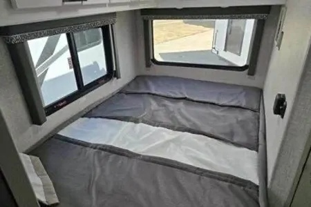 Monique Thor Motor Coach Échelon LC 21 Classe C