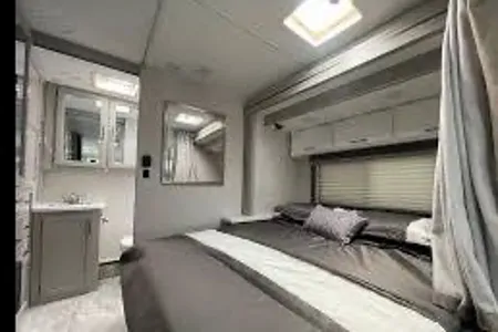 Monique Thor Motor Coach Échelon LC 21 Classe C