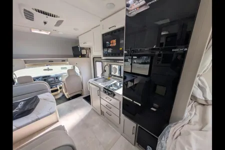 Monique Thor Motor Coach Échelon LC 21 Classe C