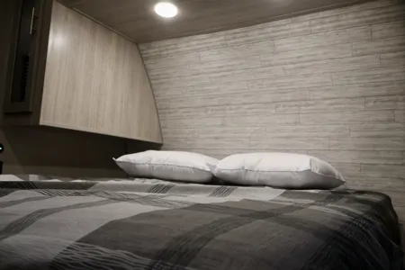 Ozarro's Coachmen Summit Series 261bhs