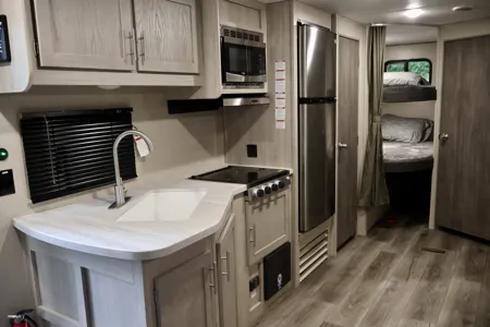 Ozarro's Coachmen Summit Series 261bhs