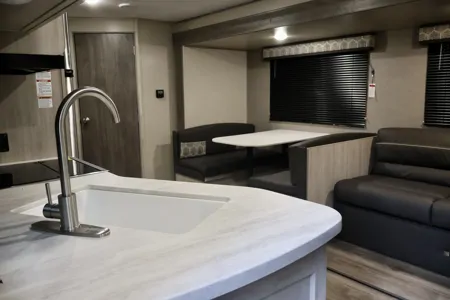 Ozarro's Coachmen Summit Series 261bhs