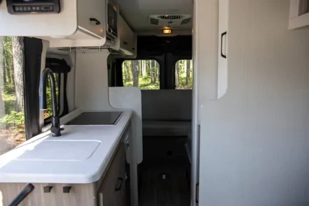 B01 - Thor Twist Van - The RV Rental Factory