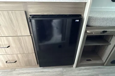 B01 - Thor Twist Van - The RV Rental Factory