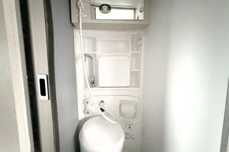 B01 - Thor Twist Van - The RV Rental Factory