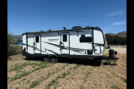 Luxury Front Kitchen Retreat • Slide-Out • Hotel-Style Comfort - Sleeps 4-5— Flagstaff