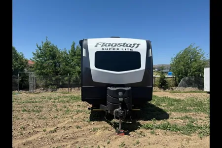 Luxury Front Kitchen Retreat • Slide-Out • Hotel-Style Comfort - Sleeps 4-5— Flagstaff