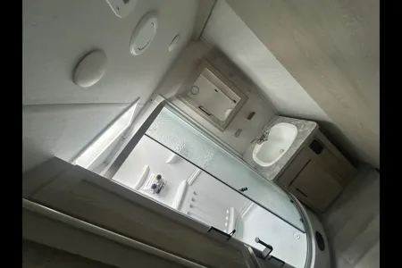 Luxury Front Kitchen Retreat • Slide-Out • Hotel-Style Comfort - Sleeps 4-5— Flagstaff