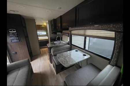 Liuliu's Thor Motor Coach Chateau Class C