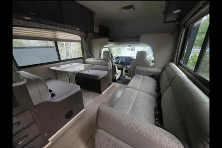 Liuliu's Thor Motor Coach Chateau Class C