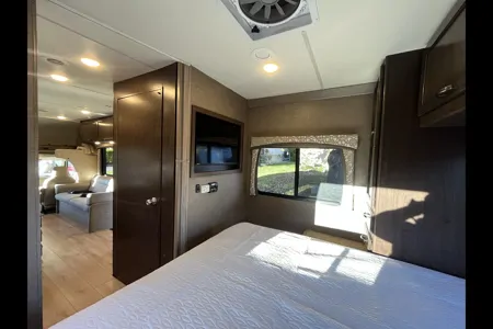 Liuliu's Thor Motor Coach Chateau Class C