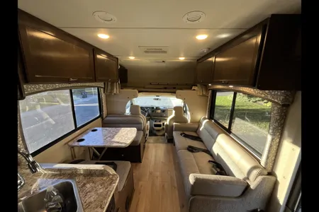 Liuliu's Thor Motor Coach Chateau Class C
