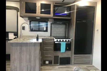 Annie’s Keystone Zinger 328sb Travel Trailer