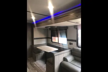 Annie’s Keystone Zinger 328sb Travel Trailer