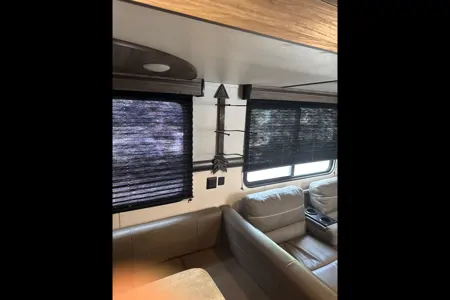 Annie’s Keystone Zinger 328sb Travel Trailer