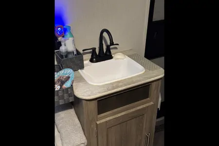 Annie’s Keystone Zinger 328sb Travel Trailer