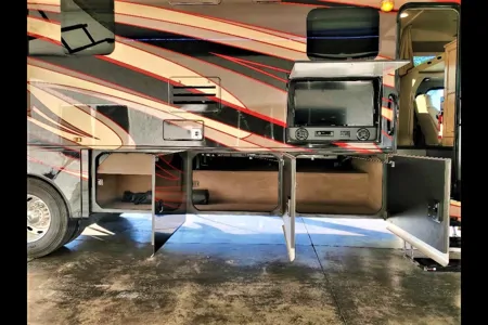 37 JAYCO SENECA SUPER C DIESEL SLEEPS 10 LUXURY 3 SLIDEOUT ROOMS WIFI WOW!
