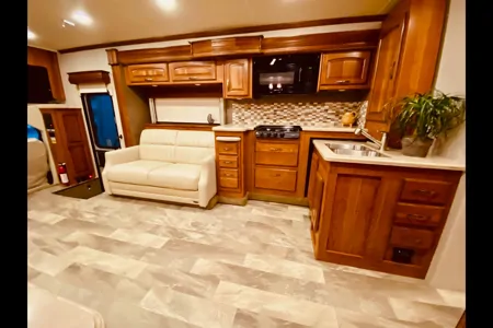 37 JAYCO SENECA SUPER C DIESEL SLEEPS 10 LUXURY 3 SLIDEOUT ROOMS WIFI WOW!