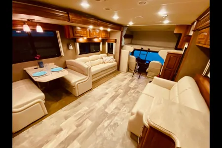 37 JAYCO SENECA SUPER C DIESEL SLEEPS 10 LUXURY 3 SLIDEOUT ROOMS WIFI WOW!