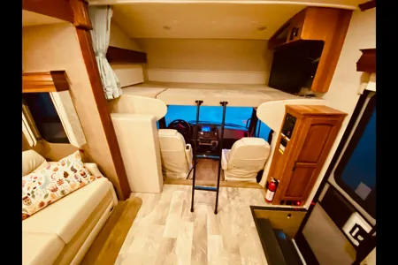 37 JAYCO SENECA SUPER C DIESEL SLEEPS 10 LUXURY 3 SLIDEOUT ROOMS WIFI WOW!