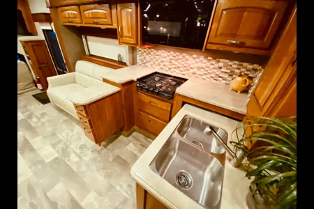 37 JAYCO SENECA SUPER C DIESEL SLEEPS 10 LUXURY 3 SLIDEOUT ROOMS WIFI WOW!