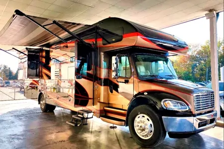 37 JAYCO SENECA SUPER C DIESEL SLEEPS 10 LUXURY 3 SLIDEOUT ROOMS WIFI WOW!