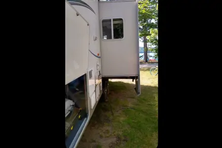 Scott's SunnyBrook Titan Fifth Wheel