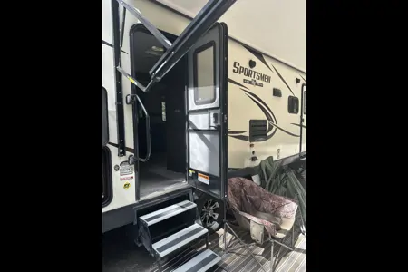 KZ Sportsman Travel Trailer