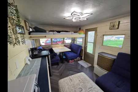 ☀️ Meet Sunny — Your Cozy, Retro-Inspired Travel Trailer