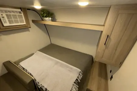 2025 Keystone Coleman 17B: Compact, Cozy Bunkhouse