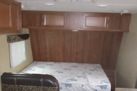 Perfect layout with bunks and a washroom. 