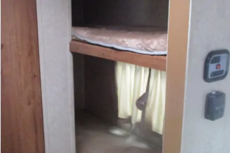 Perfect layout with bunks and a washroom. 