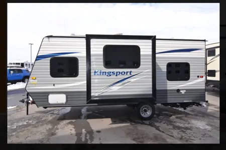 Perfect layout with bunks and a washroom. 