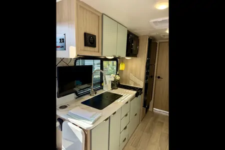 Roam & Rise RV Rentals | Winnebago Micro Minnie Travel Trailer