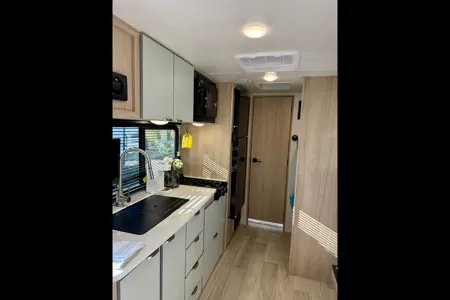 Roam & Rise RV Rentals | Winnebago Micro Minnie Travel Trailer
