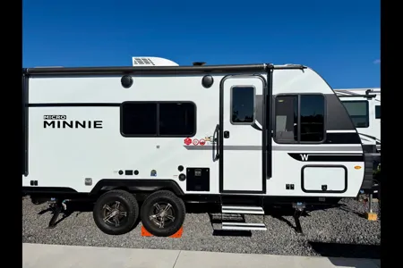 Roam & Rise RV Rentals | Winnebago Micro Minnie Travel Trailer