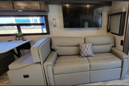 Golden Trails Motor-Coach