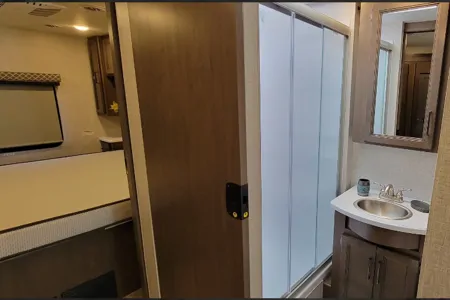 Golden Trails Motor-Coach