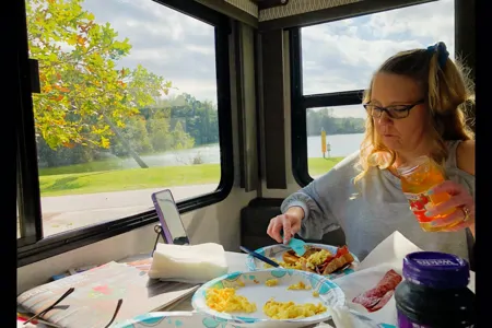 Glamping Made Easy! Full Size Bathroom!! Pet Friendly 