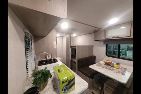 Finky's Coleman 17B Travel Trailer