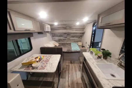 Finky's Coleman 17B Travel Trailer