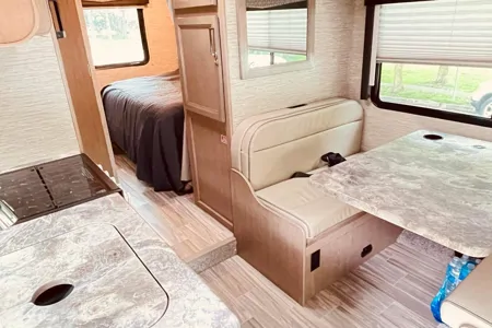2022 Thor Four Winds – Clean, Comfortable & Road-Trip Ready