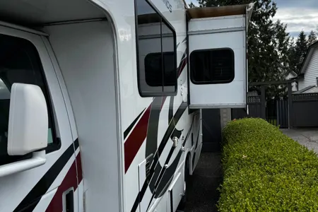 2022 Thor Four Winds – Clean, Comfortable & Road-Trip Ready