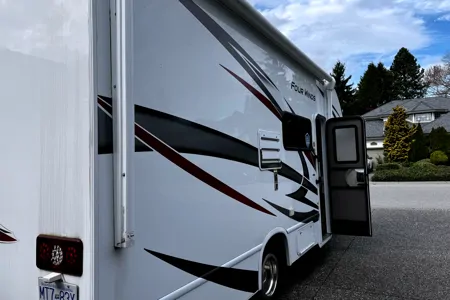 2022 Thor Four Winds – Clean, Comfortable & Road-Trip Ready